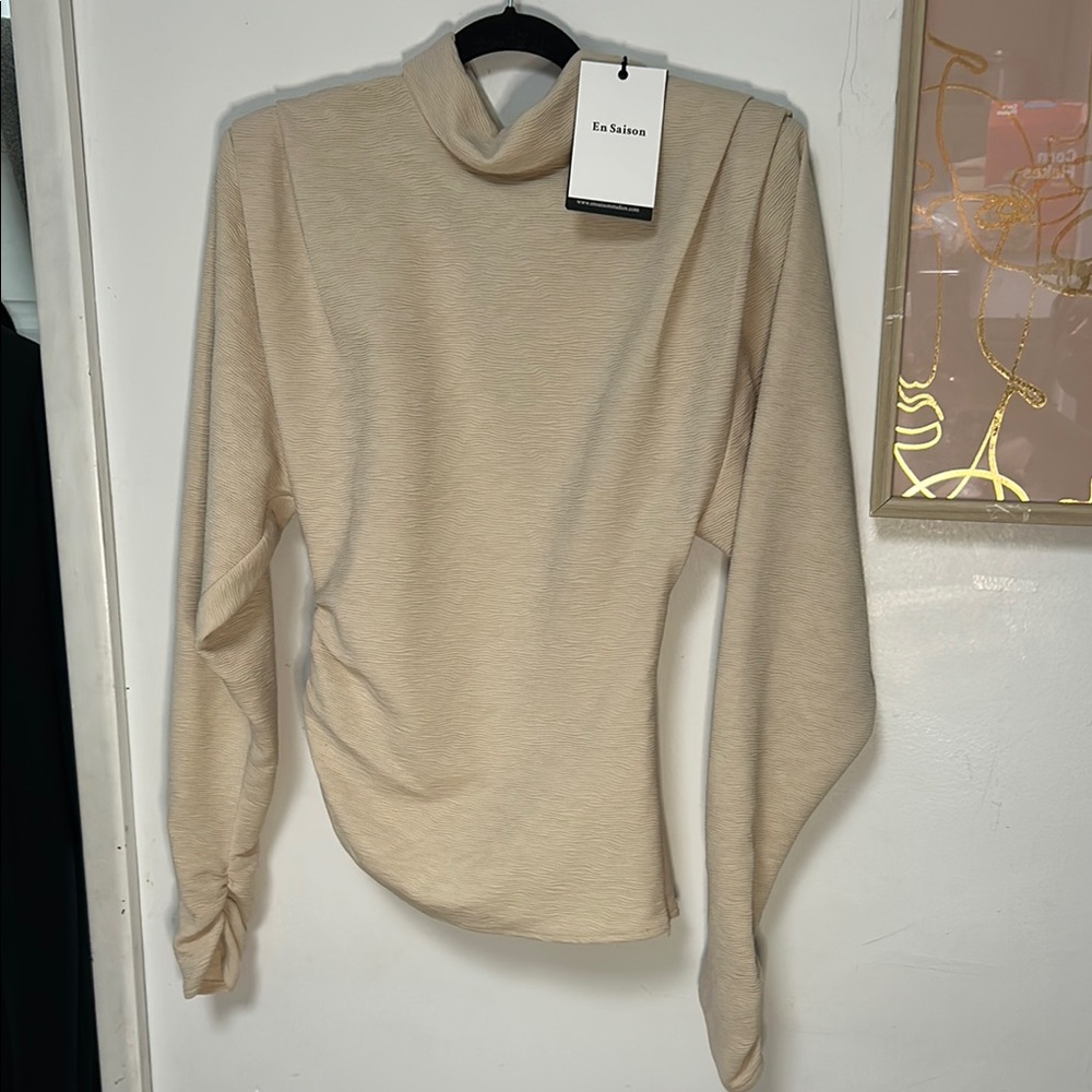 NWT En Saison Elegant Cream Long Sleeve Top - size Small